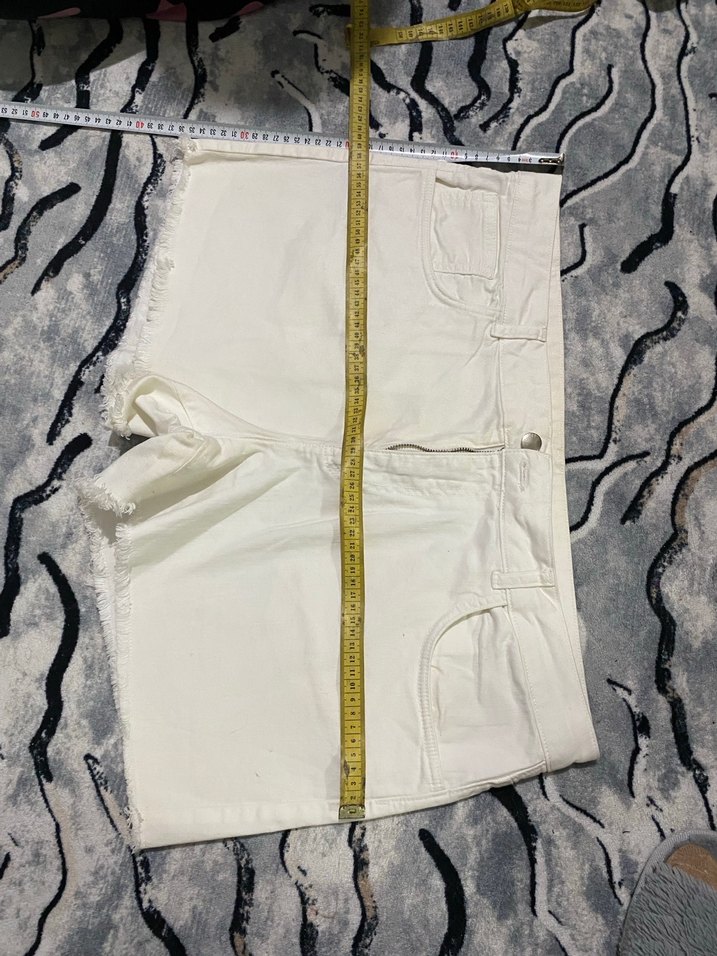 Kadın Beyaz Mini Kot Şort Düğmeli - Görsel 2