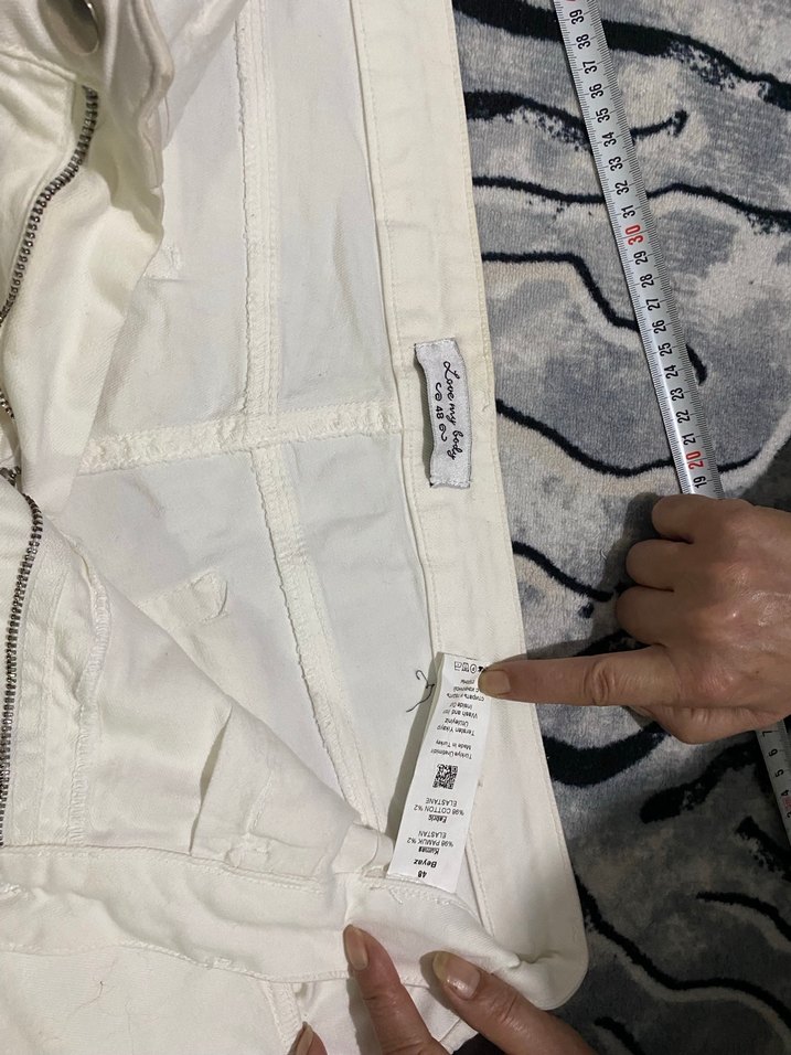 Kadın Beyaz Mini Kot Şort Düğmeli - Görsel 4