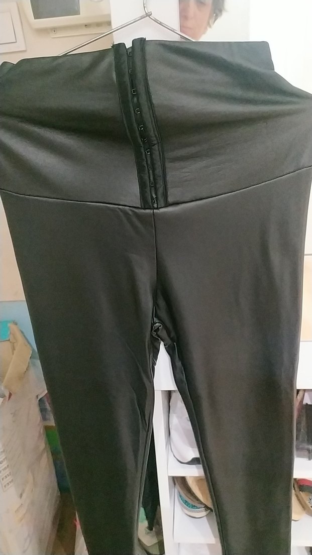 Siyah deri kadın tayt sıfır - Görsel 2