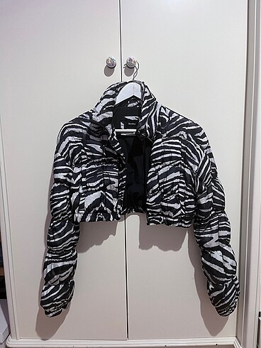 Bershka crop mont