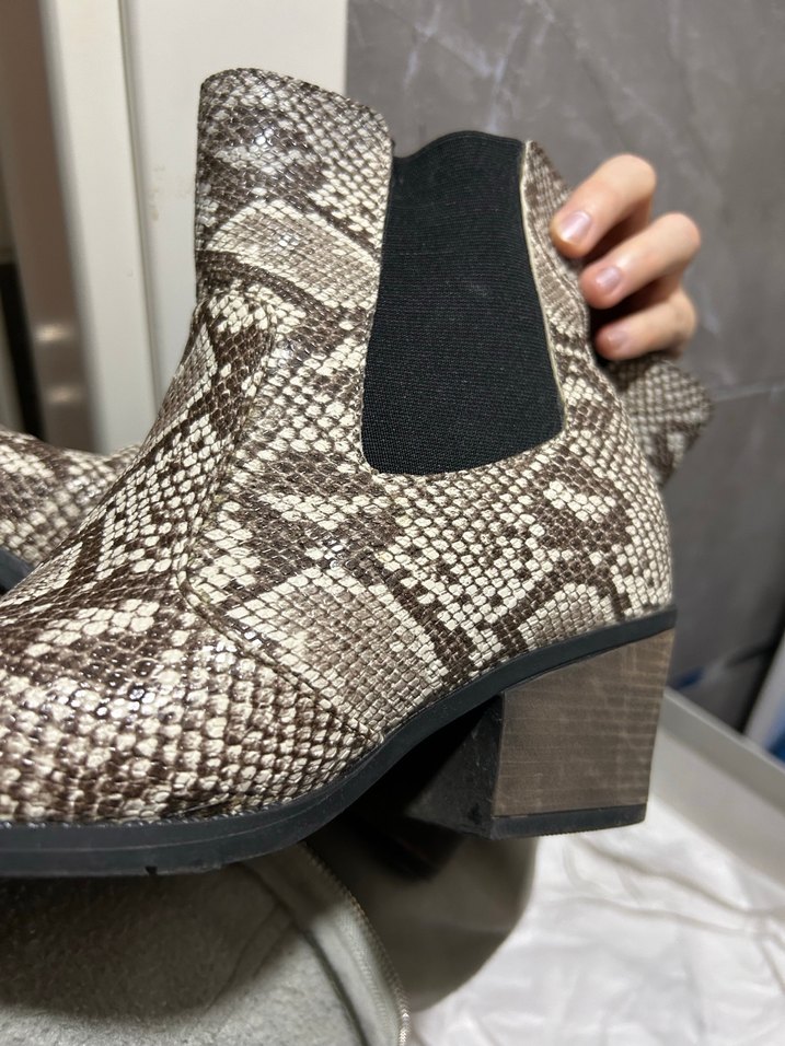 Kahverengi Yılan Desenli Kadın Deri Bot - Görsel 3