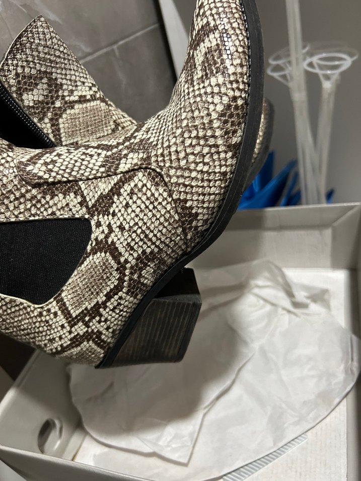 Kahverengi Yılan Desenli Kadın Deri Bot - Görsel 2