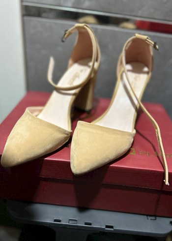 Bej Süet Tokalı Topuklu Kadın Ayakkabı - Görsel 2