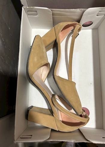 Bej Süet Tokalı Topuklu Kadın Ayakkabı - Görsel 4