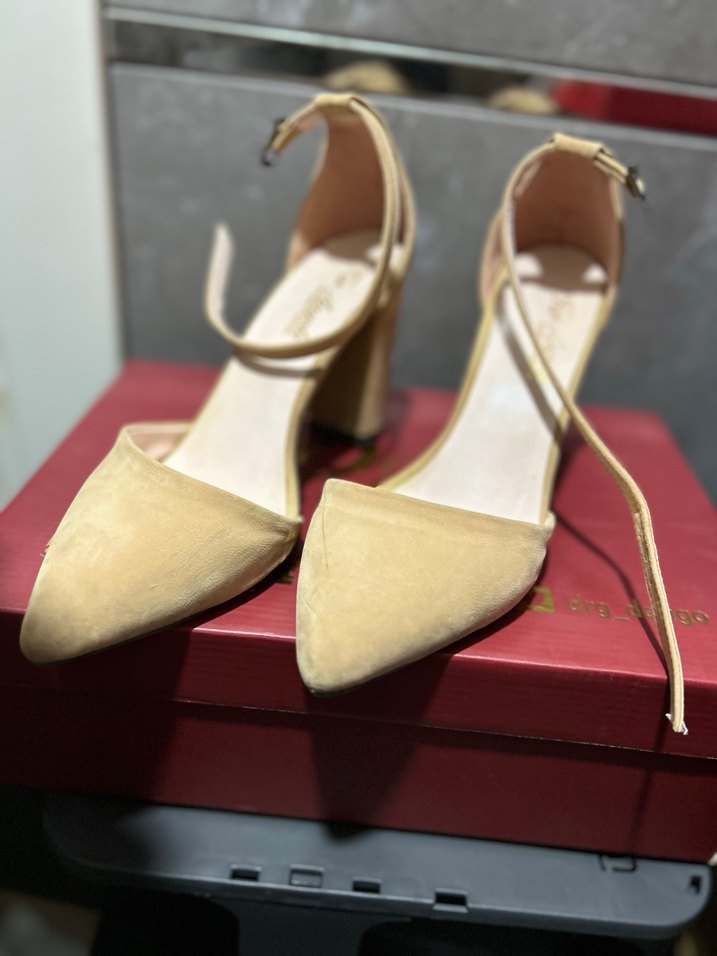 Bej Süet Tokalı Topuklu Kadın Ayakkabı - Görsel 2