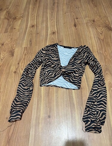 Trendyol & Milla DEKOLTELİ ELEGANCE KAPLAN DESENLİ CROP