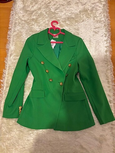YEŞİL DÜĞME DETAYLI ELEGANCE BLAZER