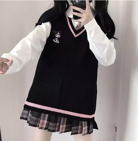 HELLO KITTY KUROMİ ÖRME SÜVETER