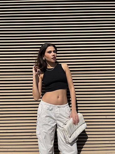 HALTER YAKA FİTİLLİ BASİC CROP TOP