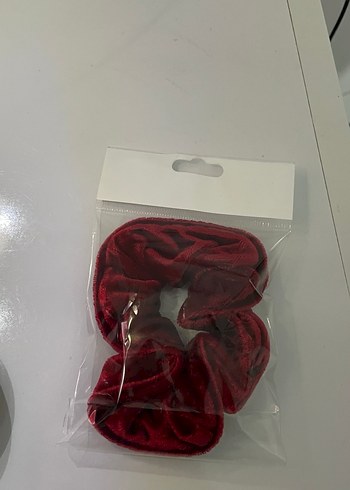 Kırmızı Kadife Lastikli Saç Tokası - Görsel 3