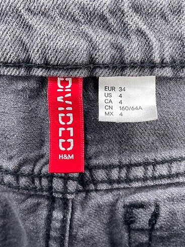 34 Beden çeşitli Renk H&M Mini Şort %70 İndirimli.