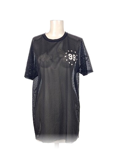Asos T-shirt %70 İndirimli.