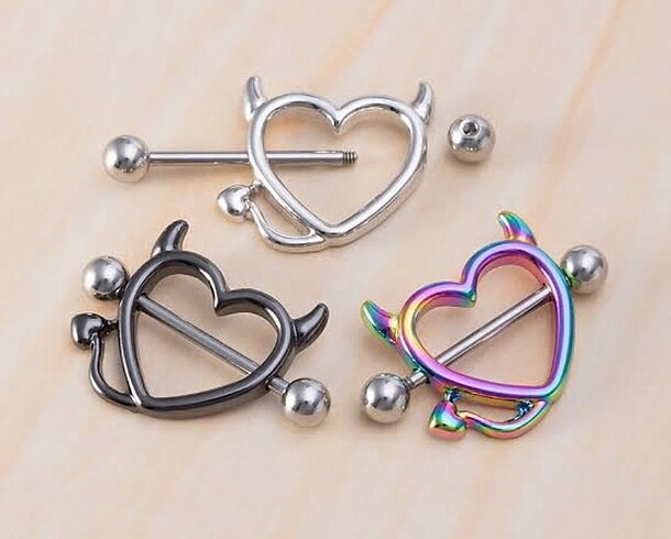 Kalp şeklinde nipple piercing - Görsel 2