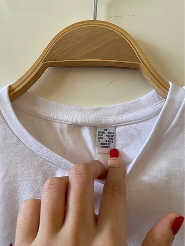 m Beden mickey mouse crop