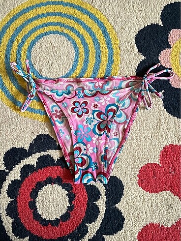 çiçek desenli ipli bikini altı