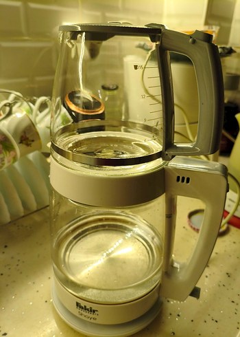 Beyaz ve Gri Cam Çay Makinesi - Görsel 3