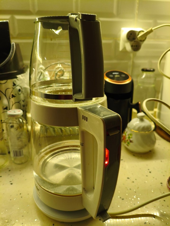 Beyaz ve Gri Cam Çay Makinesi - Görsel 2