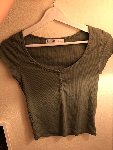 BERSHKA tshirt