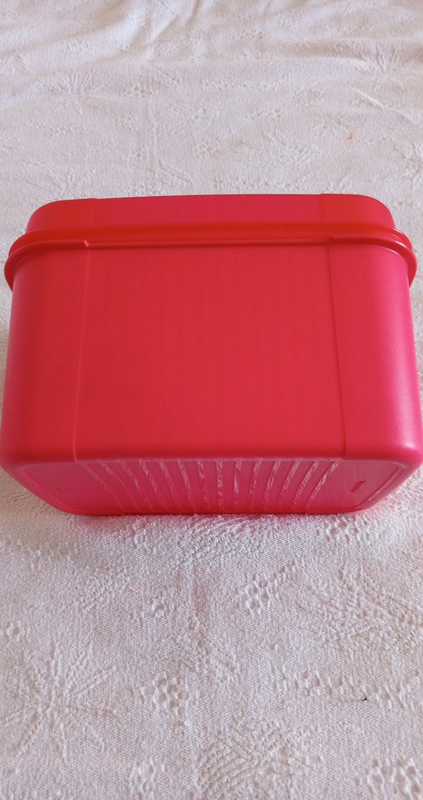 Tupperware Kırmızı Plastik Saklama Kabı - Görsel 3