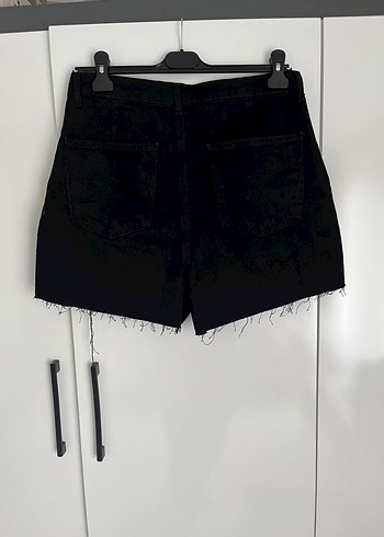 Siyah Kemerli Kadın Kot Şort - Görsel 3