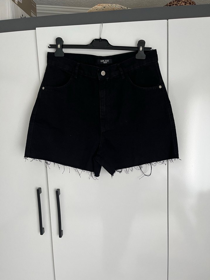 Siyah Kemerli Kadın Kot Şort - Görsel 2