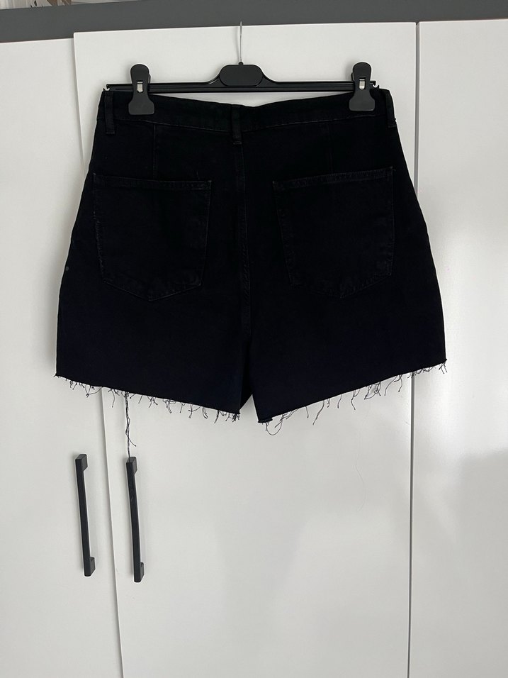 Siyah Kemerli Kadın Kot Şort - Görsel 3