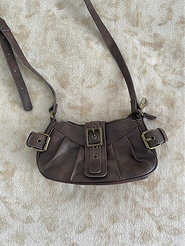 Stradivarius Metal Tokalı Çarpraz Çanta