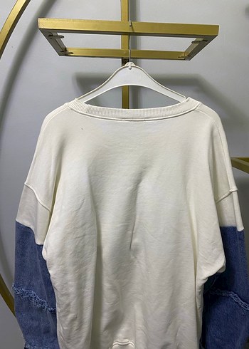 Beyaz Denim Detaylı Salaş Sweatshirt - Görsel 3