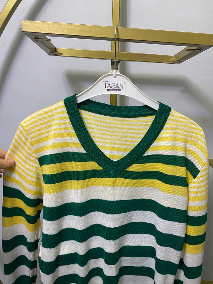 Renkli Çizgili V Yaka Kadın Kazak - Görsel 4