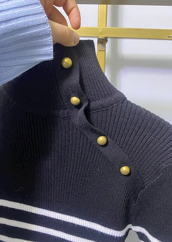 Düğmeli Siyah Beyaz Çizgili Boğazlı Kazak - Görsel 2