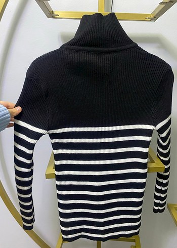 Düğmeli Siyah Beyaz Çizgili Boğazlı Kazak - Görsel 3