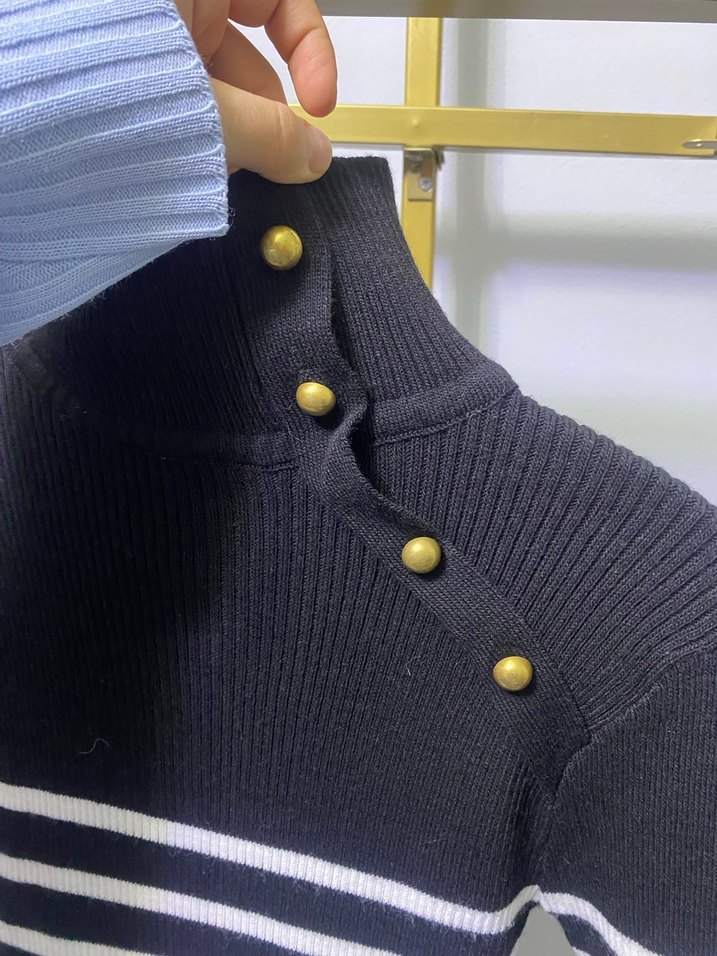 Düğmeli Siyah Beyaz Çizgili Boğazlı Kazak - Görsel 2