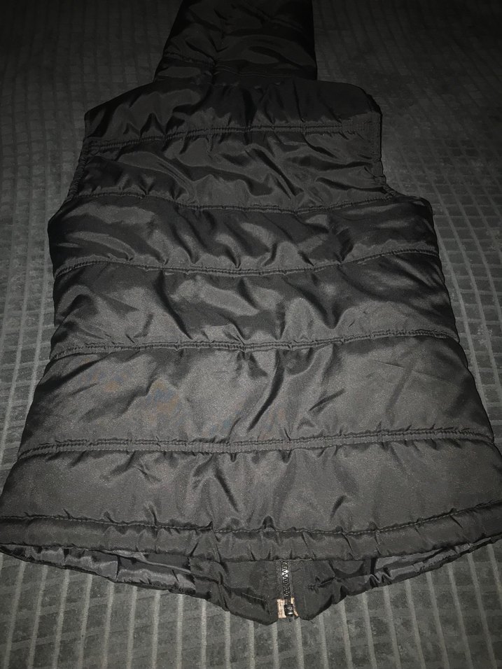 Siyah Kürklü Kapüşonlu Kadın Yelek - Görsel 2