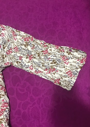 Çiçek Desenli V Yaka Fakir Kollu Bluz - Görsel 4