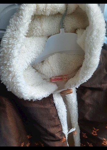 Kız Çocuk Kapüşonlu Kahverengi Nakışlı Panço - Görsel 3