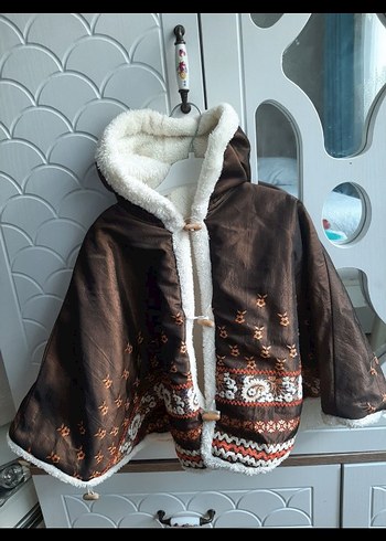 Kız Çocuk Kapüşonlu Kahverengi Nakışlı Panço - Görsel 2