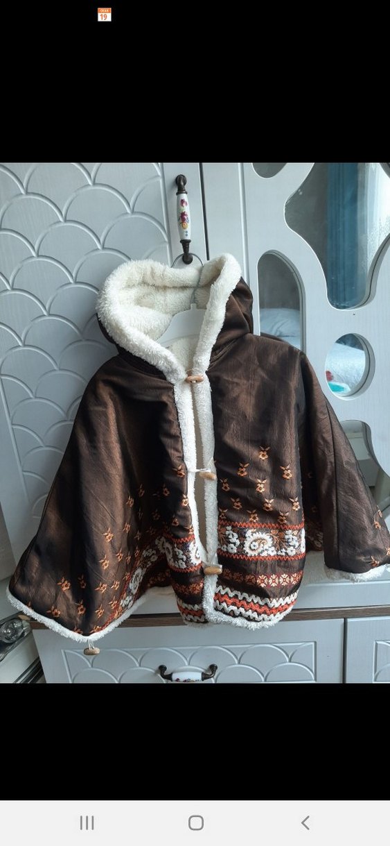 Kız Çocuk Kapüşonlu Kahverengi Nakışlı Panço - Görsel 2