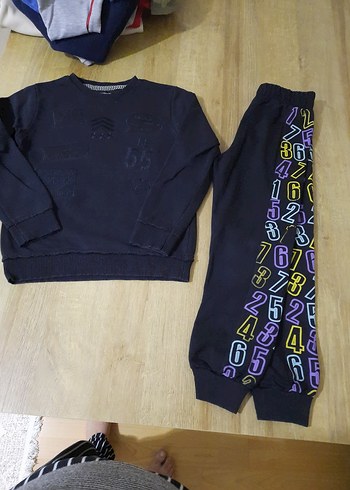 Siyah Erkek Çocuk Örme Sweatshirt ve Renkli Baskılı Eşofman