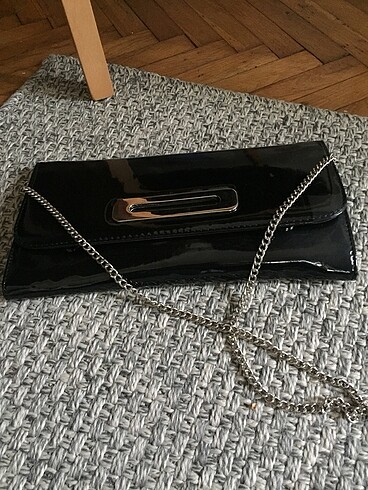 Zara Rugan çok şık portföy zincir askısı da mevcuttur