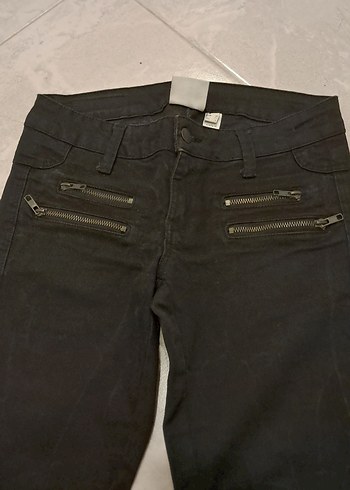 Kadın Siyah Dar Kesim Fermuarlı Kot Pantolon - Görsel 2