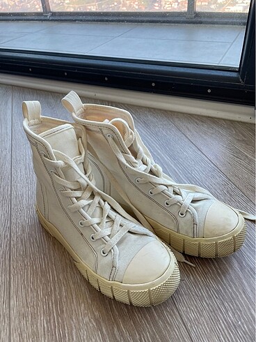 Zara Converse tarzı bot