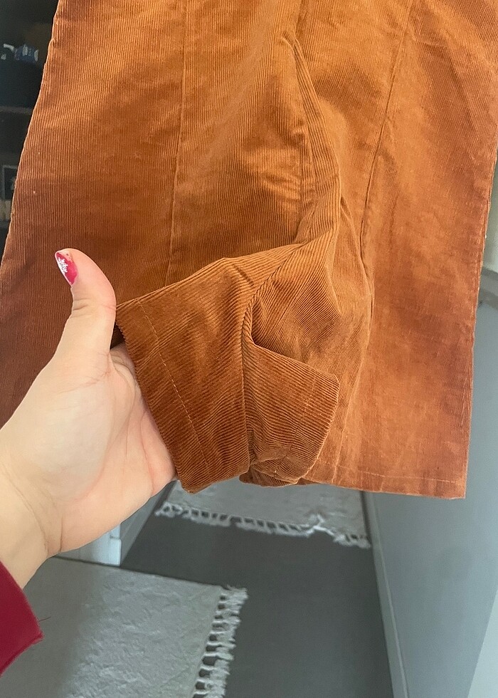 Harika bir şort tulum - Görsel 3