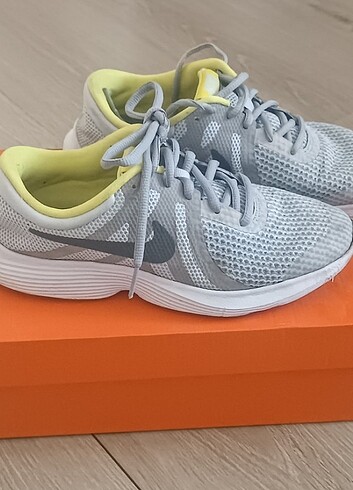 Nike revulution gri koşu ve yürüyüş ayakkabısı