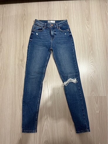 34 Beden mavi Renk Bershka kot pantolon