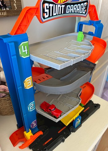 Beden Hot Wheels Stunt Garage Oyuncak Araba Pisti