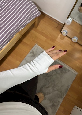 Beyaz V Yaka Uzun Kollu parmak geçmeli Bluz - Görsel 3