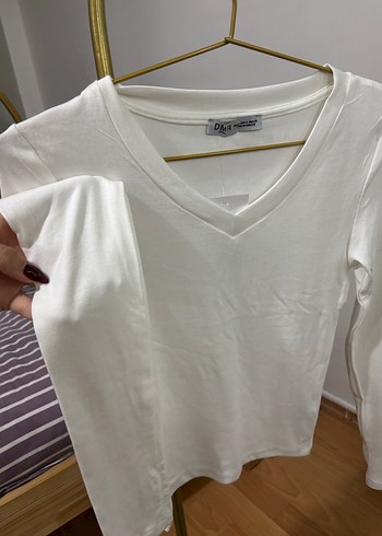 Beyaz V Yaka Uzun Kollu parmak geçmeli Bluz - Görsel 4