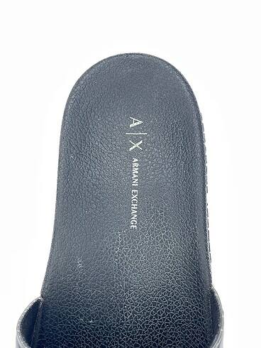 40 Beden siyah Renk Armani Exchange Terlik %70 İndirimli.
