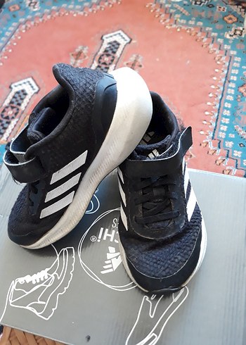 30 Beden siyah Renk Adidas Erkek Çocuk Siyah Spor Ayakkabı