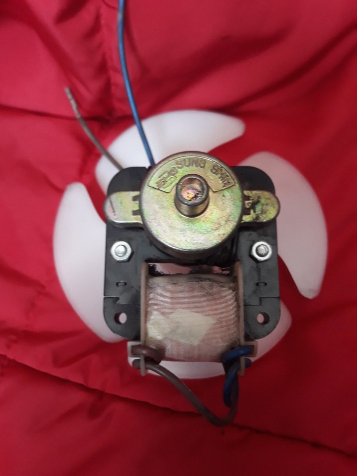 Kırmızı Renkli Rüzgarlık Motoru W-COMLA220-2V5 - Görsel 2